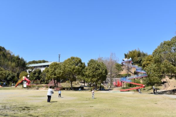 高知市針木運動公園で「第9回グラウンドゴルフ交流会」｜クラブの持ち方やルールを習って挑戦してみよう！
