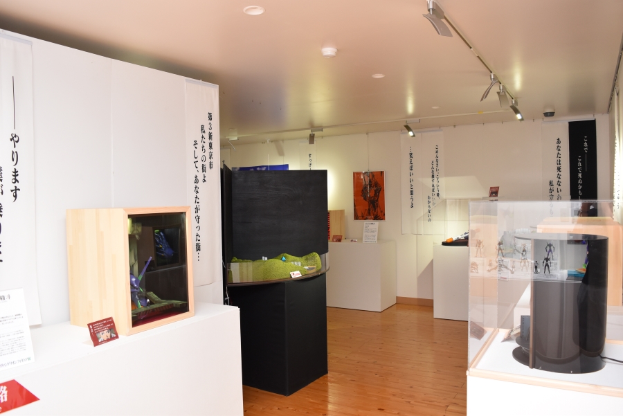 劇中のせりふとともにジオラマが展示されています