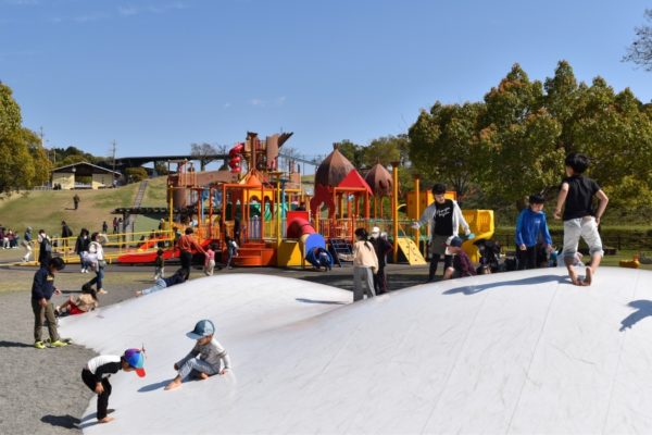 高知競馬場に新しい公園？！巨大遊具エリアを建設中！｜2023年4月1日、「バババパーク」としてリニューアルオープンです！
