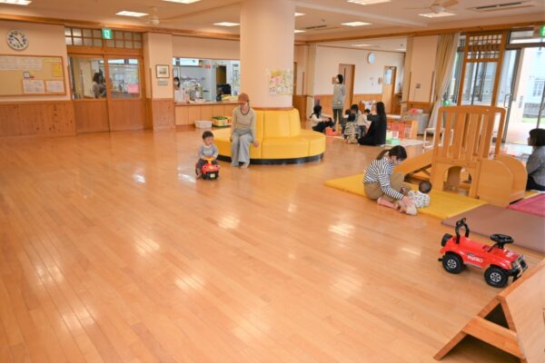 高知市地域子育て支援センター「にこにこひろば」