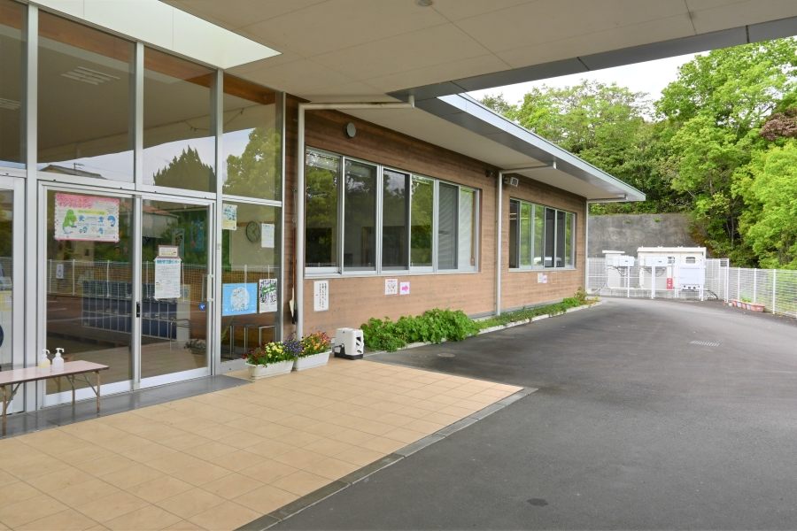 支援センターの入り口は向かって右手奥にあります