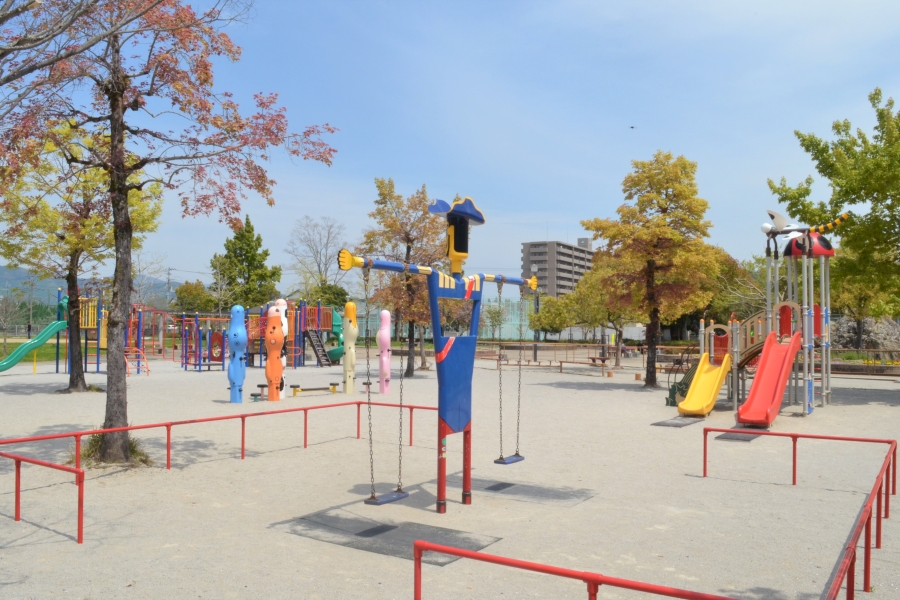 神田公園｜高知市の神田小学校の東側。1～2歳児向けの遊び場もあります