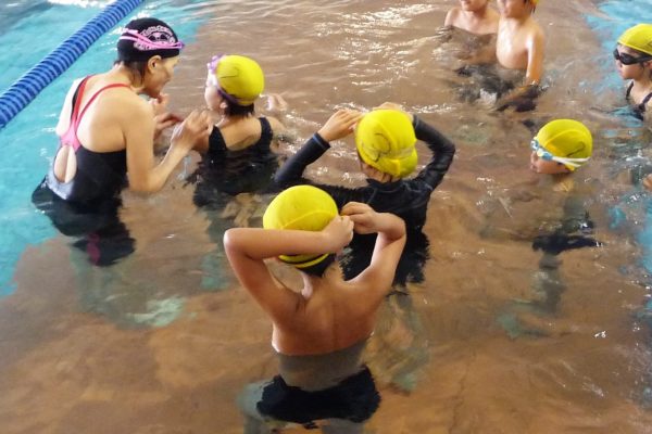 25メートル泳げるようになろう！｜高知県立県民体育館で「なつやすみ小学生水泳教室」