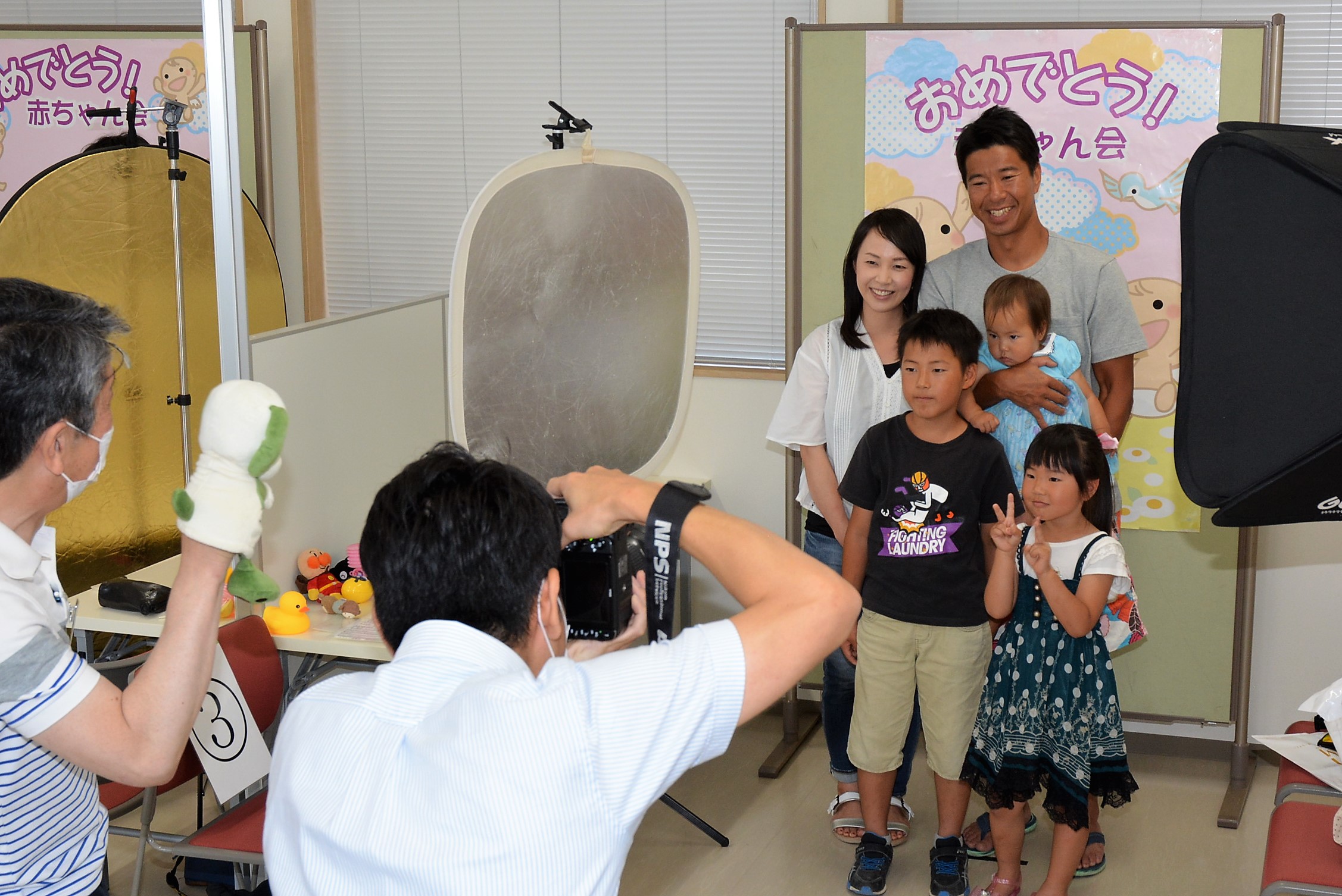 かわいい笑顔がいっぱい｜高知市で記念新聞撮影会を開催