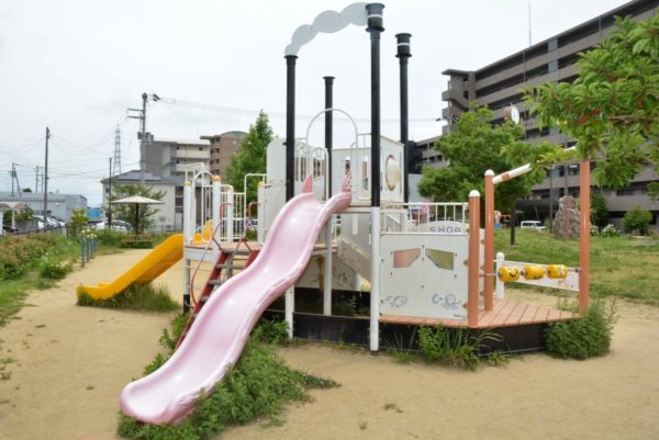 北御座公園｜高知市のアグリコレットの近く。お菓子の家のような遊具で遊べます