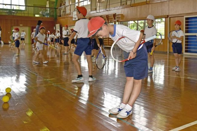 テニスを通じてマナーを学んだ教室（佐川町の黒岩小学校）