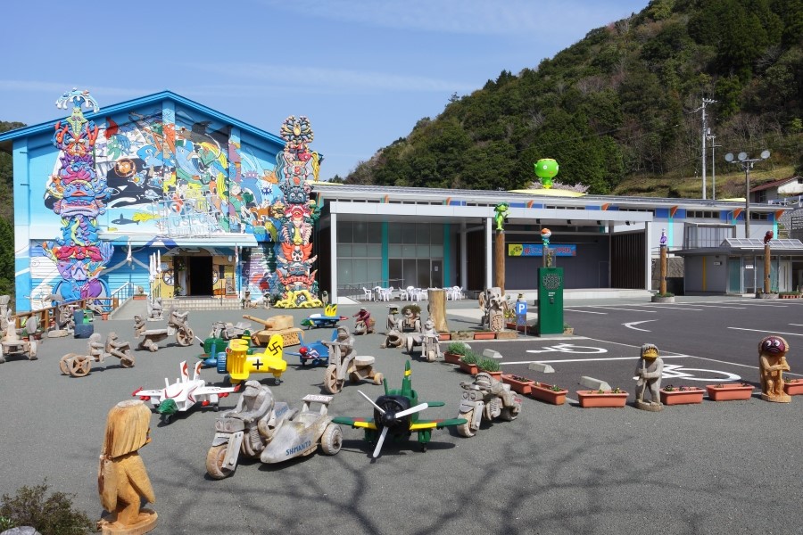 海洋堂ホビー館四万十|四万十の山奥に建てられたフィギュアの聖地
