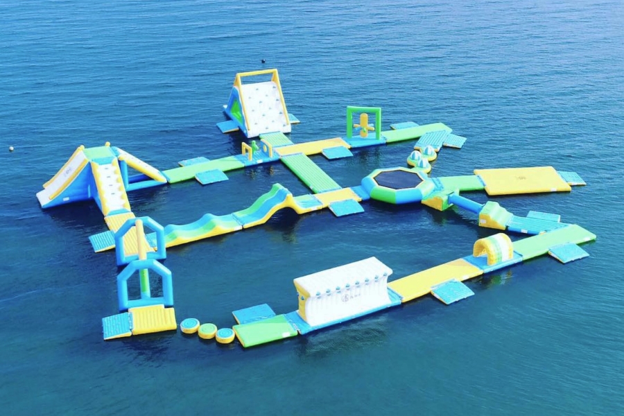 【2020年】「ビーチホッピング」で遊ぼう｜東洋町白浜海水浴場にある四国最大級の海上アスレチック
