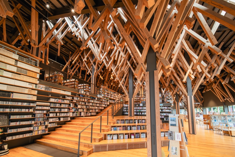 雲の上の図書館｜隈研吾さんが設計。木のぬくもりが優しい梼原町立図書館