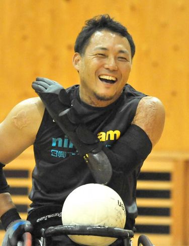高知県立障害者スポーツセンターでリラックスした表情を見せる池透暢選手（２０１９年８月撮影）