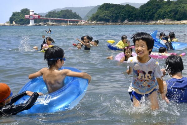 【2023年】いの町で「第20回仁淀川国際水切り大会」（波川公園）｜水切り名人芸を披露！前日祭があります