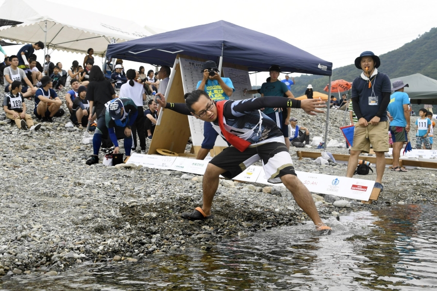 いの町波川公園で「第18回仁淀川国際水切り大会」｜水切り回数で勝負！出店もあります