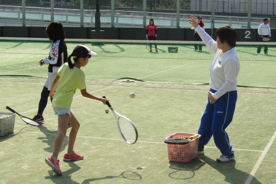 高知市針木運動公園で「小学生ソフトテニス体験教室」｜初心者でも大丈夫！ラケットを握ってみませんか？