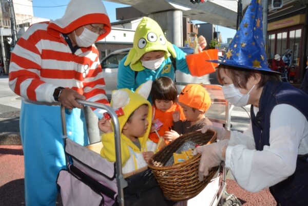 【2022年】高知市の愛宕商店街でハロウィンパレード｜仮装して、保育園児たちと商店街を回りませんか？