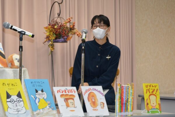 「パンどろぼう」はドジで失敗しながら頑張る主人公｜絵本作家・柴田ケイコさんが高知市で講演