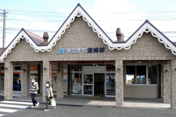 須崎市の海のまち須崎駅で「海のまちマルシェ」｜約30店が大集合！マグロ解体ショーと無料配布も！