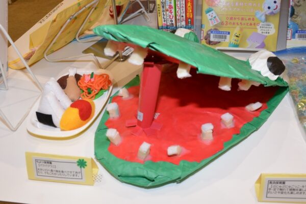 「手づくり遊具展」は中止ですが…高知市の保育園の手作りおもちゃをオーテピアで展示しています