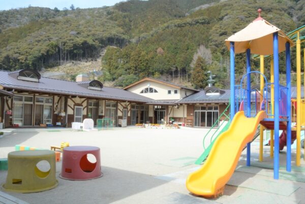 四万十町の窪川高校で「親子DEリズム」｜参加無料！3歳から小学2年生の親子が対象です