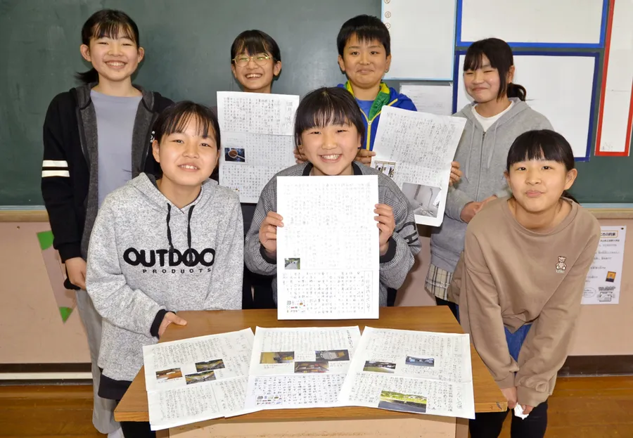 住民への取材を基に防災新聞を作った児童たち（本山町吉野の吉野小学校）