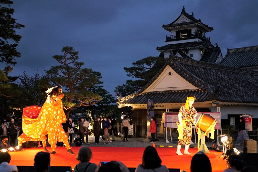 大月町郷土芸能伝承保存会による龍ヶ迫獅子舞。4 月 2 日に二ノ丸で披露される予定です