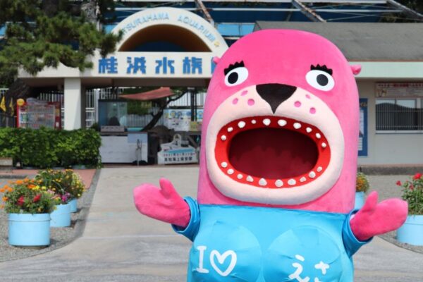 高知市の桂浜水族館で「ハマスイデー」｜お笑い芸人「土佐兄弟」と「さかなの学校」のワークショップが初来高！