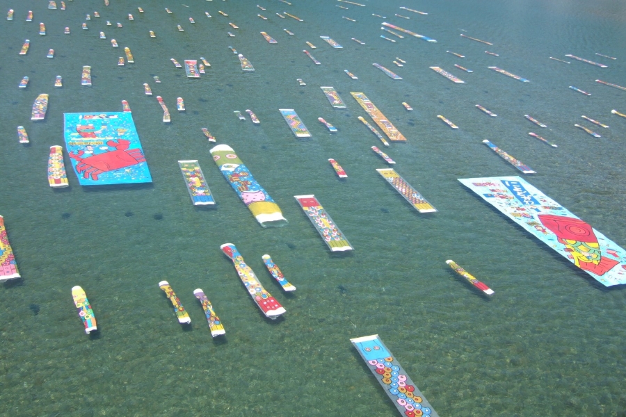 いの町で「第26回仁淀川紙のこいのぼり」｜約200匹が仁淀川を泳ぎます