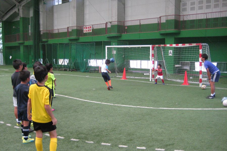 高知市総合運動場で「夏休み小学生サッカー教室（スキルアップクラス）」｜サッカーチームに所属する小学3～6年生が対象です