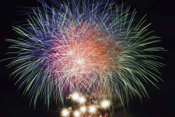 【2023年】高知県内の花火大会まとめ｜11月、12月も花火が楽しめます！高知県内の主な花火大会の日時、場所、打ち上げ花火数、駐車場の情報をご紹介