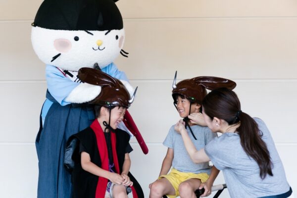 高知市の高知城歴史博物館で「夏休みジョーハクこどもミュージアム」｜刀やかぶとを触る体験コーナー、自由研究も応援！