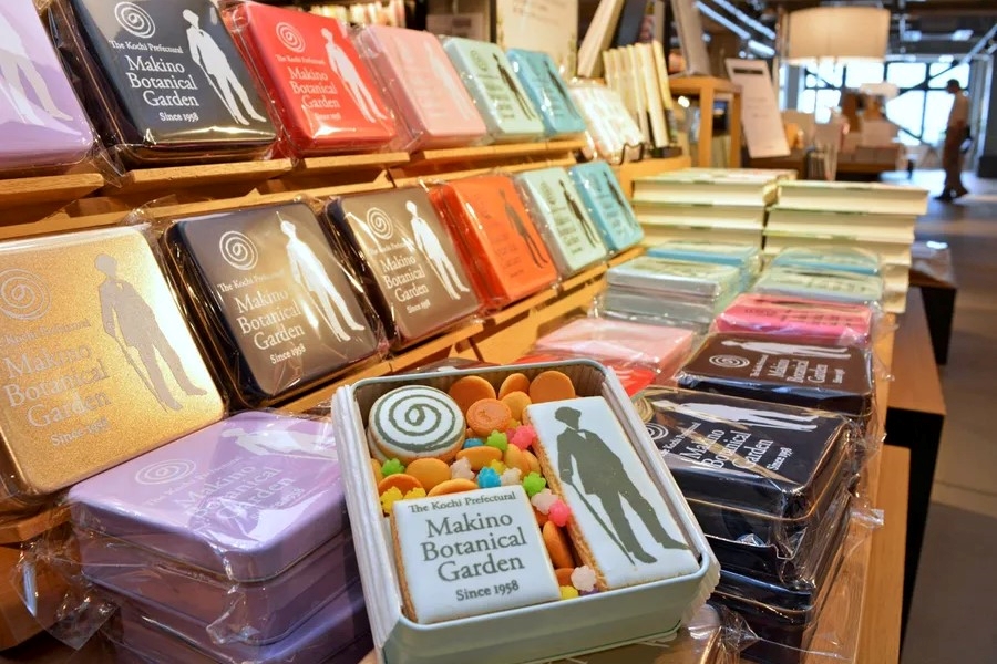 イチ押しニュース】牧野博士モチーフのお菓子入り「マキノ缶」が「高知