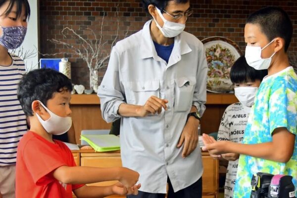 幡陽小児童が貝殻の標本作りに挑戦しました!｜週刊高知の子どもニュース（2022年7月9～15日）