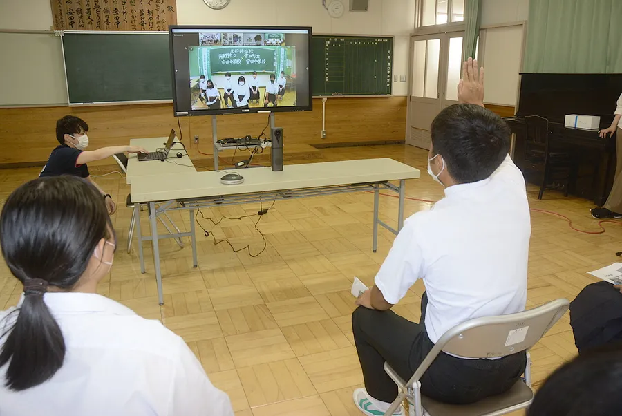 オンラインで行われた中学生交流会（安田町の安田中）