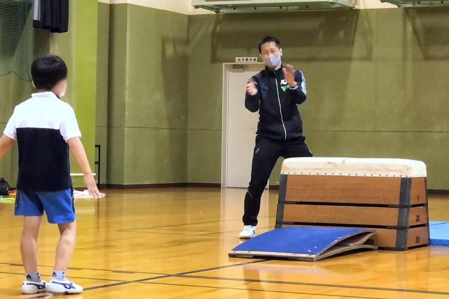 高知県民体育館で「小学生チャレンジスポーツ教室」｜かけっこ、ボール運動、跳び箱、縄跳びに挑戦！