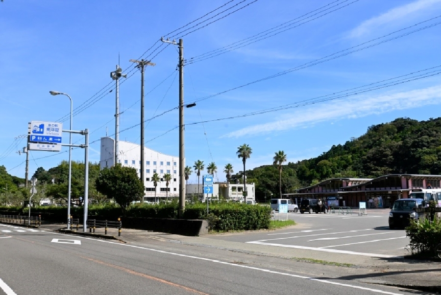 海の駅東洋町は国道55号を甲浦方面に進むと、右手にあります