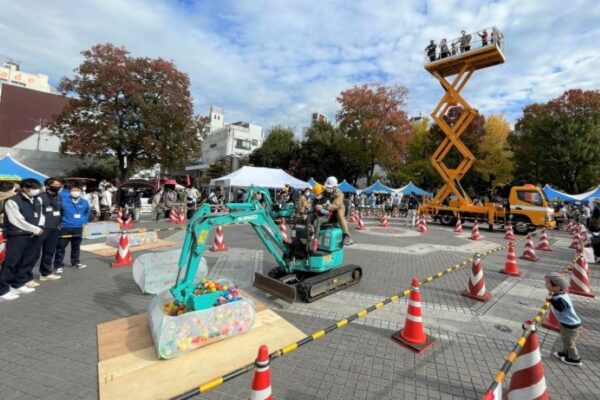 【2022年】高知市の中央公園で「こうち建設フェスタ2022」｜働く車が大集合！高校生クイズ大会や音楽ライブもあります