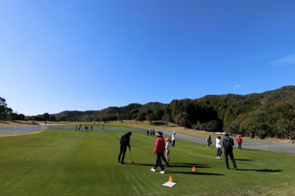 芸西村で「カシオワールドオープン2022 ゴルフ観戦ツアー＆スナッグゴルフ体験」｜プロのプレーを間近で！親子でスナッグゴルフも体験！
