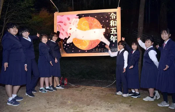 三里中美術部が巨大絵馬を仁井田神社に奉納しました｜週刊高知の子どもニュース（2022年12月10～16日）