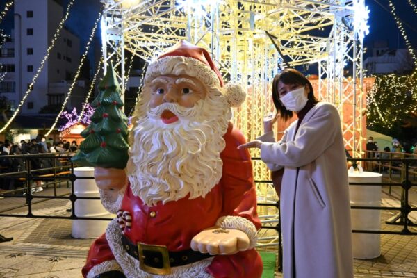 「クリスマスマーケット2022 in 高知」に行ってみた｜中央公園にイルミネーションタワーが登場！木造ヒュッテでクリスマス気分を満喫！