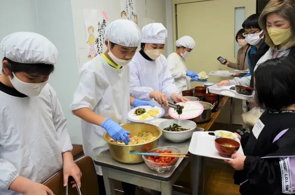 夜須小学校の子どもたちが食堂の運営を体験しました！｜週刊高知の子どもニュース（2023年2月20～26日）