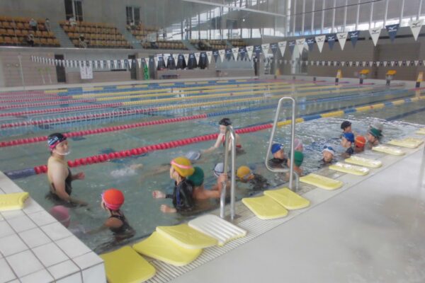 高知市総合体育館で「小学生水泳教室」｜水泳が苦手な市内の小学生が対象です