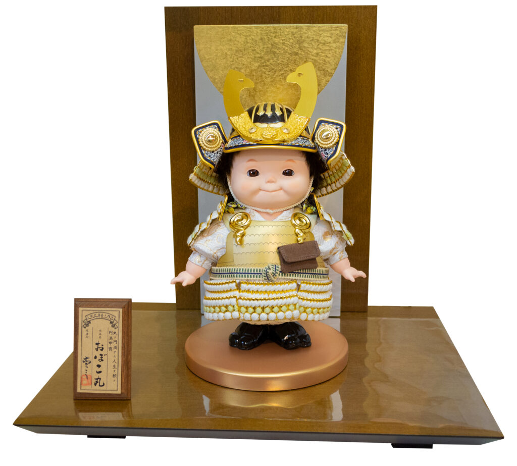 愛らしい姿の子ども大将の人形