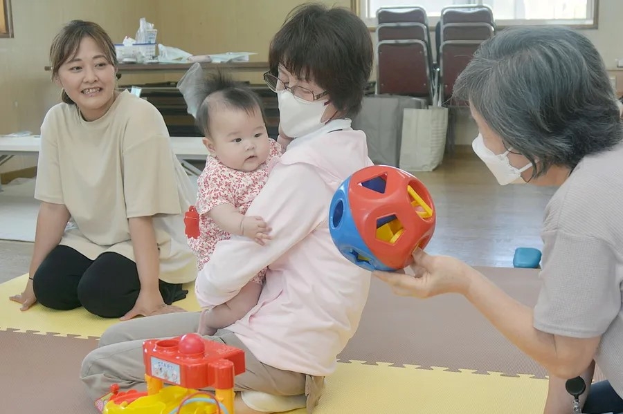 子育てサロン、高知市に20カ所目が誕生！乳幼児の親子や妊婦さんが交流しています｜週刊高知の子どもニュース（2023年6月19～25日）