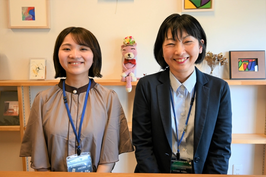 高知県教委の有岡希恵さん（右）と佐藤理香さん