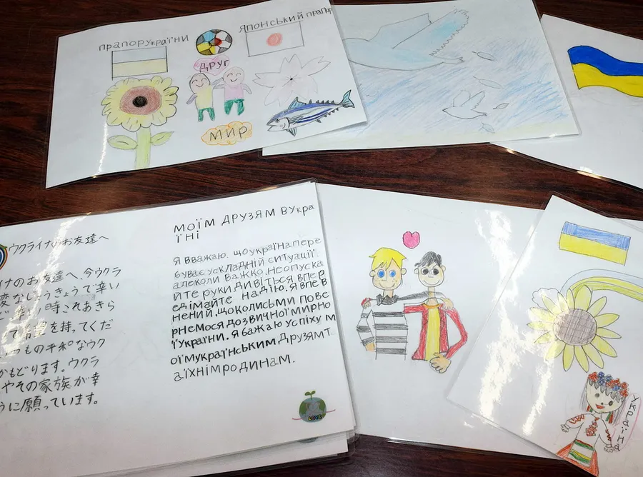 日本語とウクライナ語のメッセージを添えた絵手紙