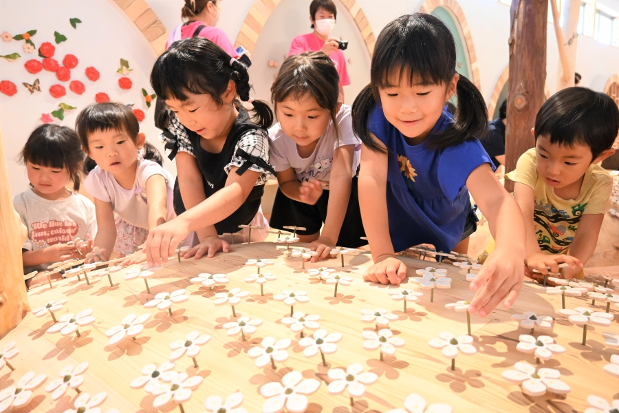 「佐川おもちゃ美術館」木のおもちゃで遊べる「まきのさんの道の駅・佐川」の新スポット。牧野富太郎博士にちなんだおもちゃ、グッド・トイを楽しもう！