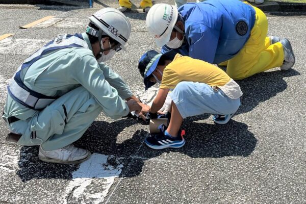 【2023年】高知市の比島交通公園で「ラインマーカーのお仕事を体験してみよう！」｜路面標示はどうやって描く？作業員さんから学びます