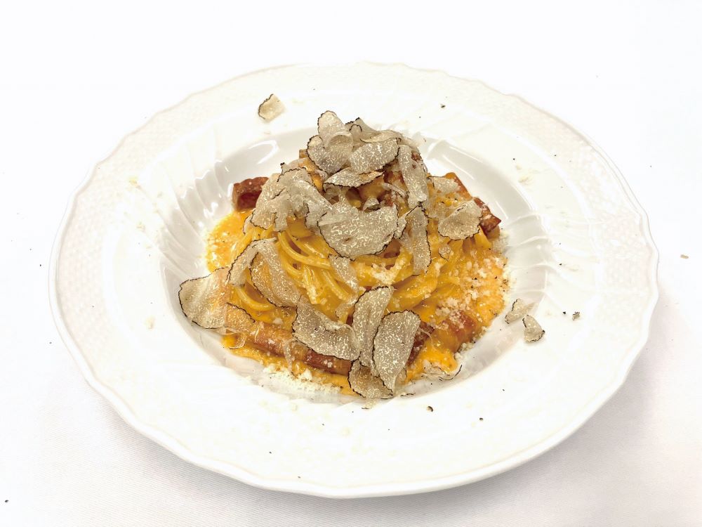 【イタリア料理アルポルト】カルボナーラ スパゲッティ サマートリュフ添え（2200 円）各日 40 食限り