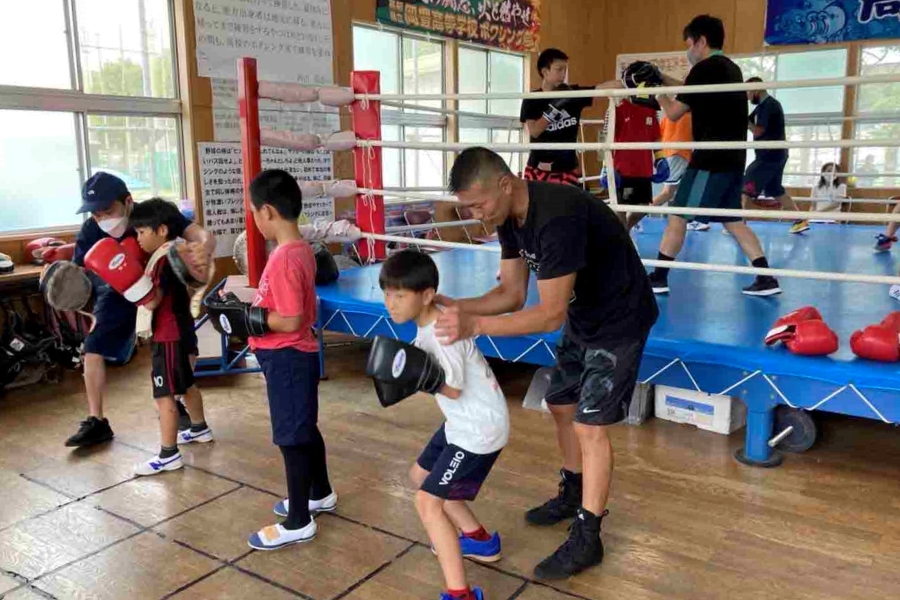 南国市で「ボクシング体験教室」（岡豊高校）｜ボクシング元世界王者・内山高志さんが指導。未経験者OKです