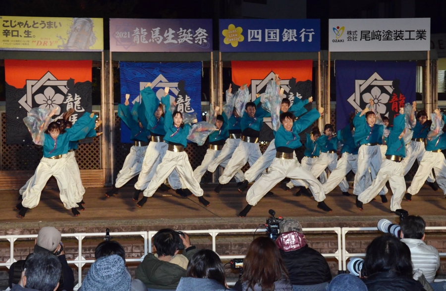 よさこい演舞で盛り上げた「高知市商店街龍馬生誕祭」（高知新聞2021年11月16日掲載）