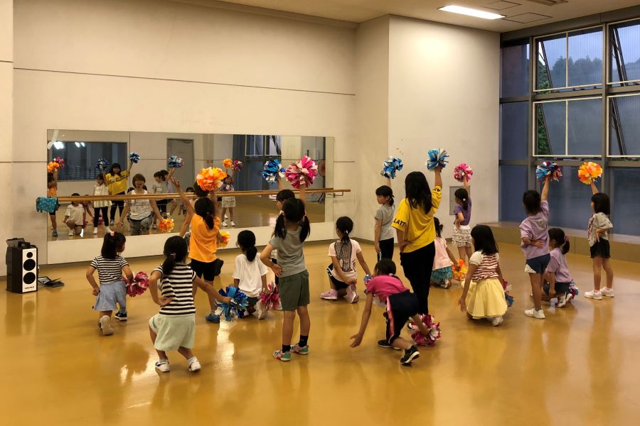 高知市総合体育館で「キッズ&ジュニアポンポンダンス教室」｜音楽に合わせて踊ろう！最終日に発表会があります